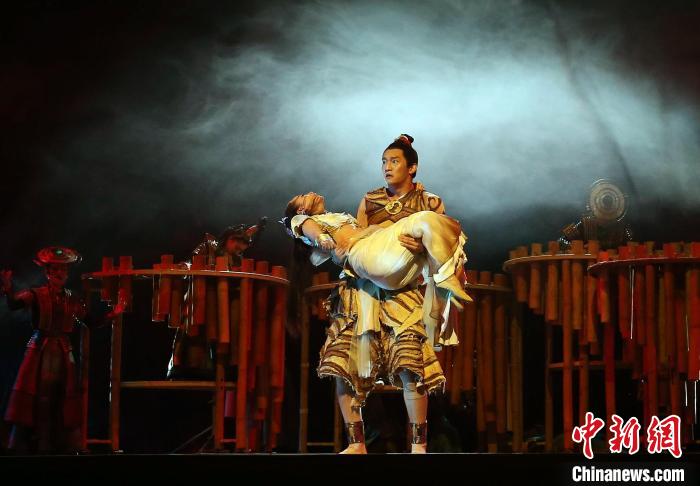 圖為《花腰竹女》演出劇照。　黃興鴻 攝