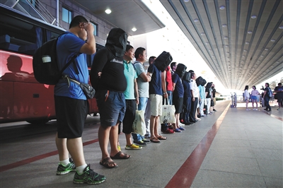 團伙“賣考試答案”騙款近200萬 技術(shù)公司成幫兇