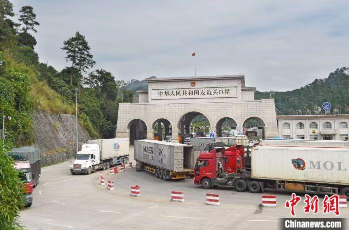 圖為中越邊境廣西憑祥市友誼關(guān)口岸。　憑祥融媒體中心供圖