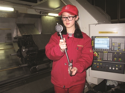 “最年輕省勞?!被啬感.?dāng)教師 被學(xué)生稱為“班主任學(xué)姐” “最年輕省勞?!被啬感.?dāng)教師 被學(xué)生稱為“班主任學(xué)姐”