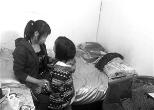 小梅現(xiàn)在只身帶著女兒，生活困難 圖片來源：溫州網(wǎng)